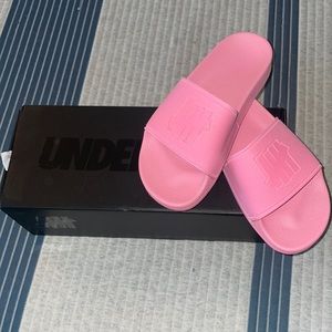 UNDEFEATED Strike Slide in pink💖